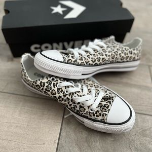 NIB Cheetah/Leopard Converse